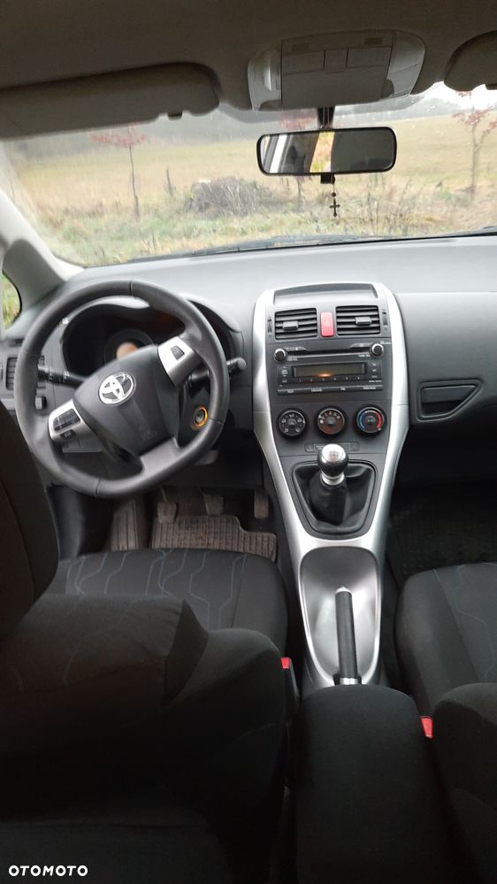 Toyota Auris 1.6 2010 - 11