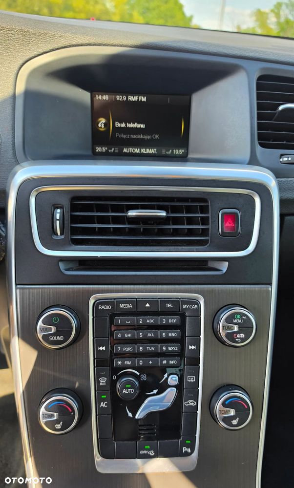 Volvo V60 D4 Momentum - 17