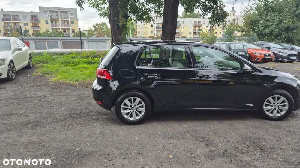 Volkswagen Golf - 1