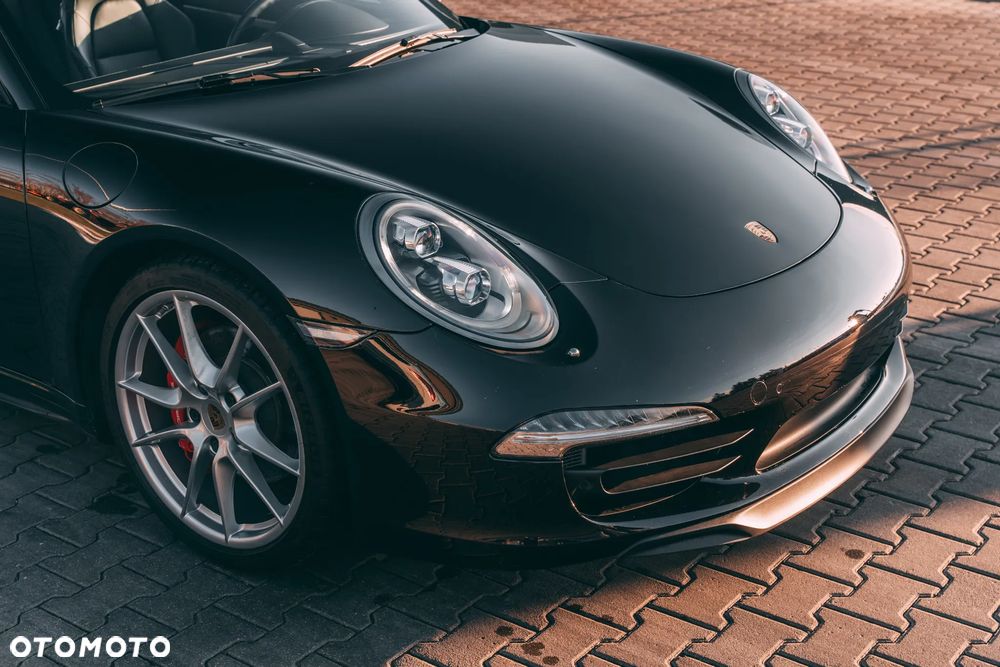 Porsche 911 Carrera 4S - 10