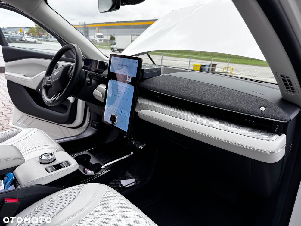 Ford Mustang Mach-E - 12