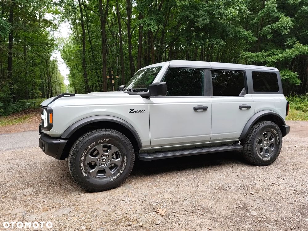 Ford Bronco - 3