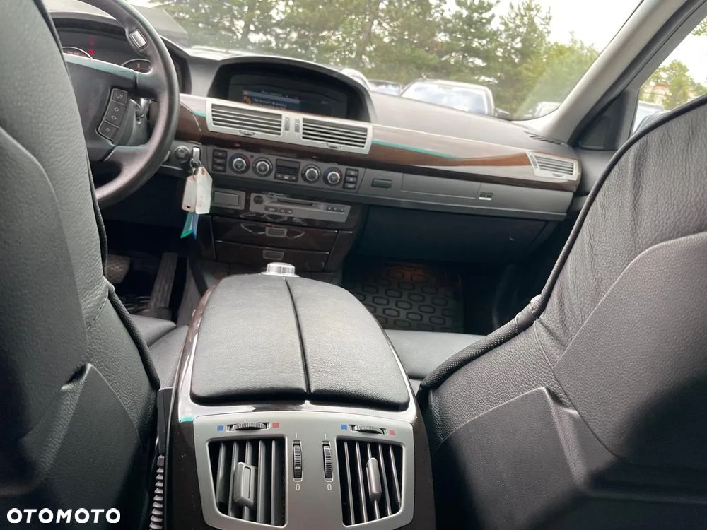 BMW Seria 7 750i - 7