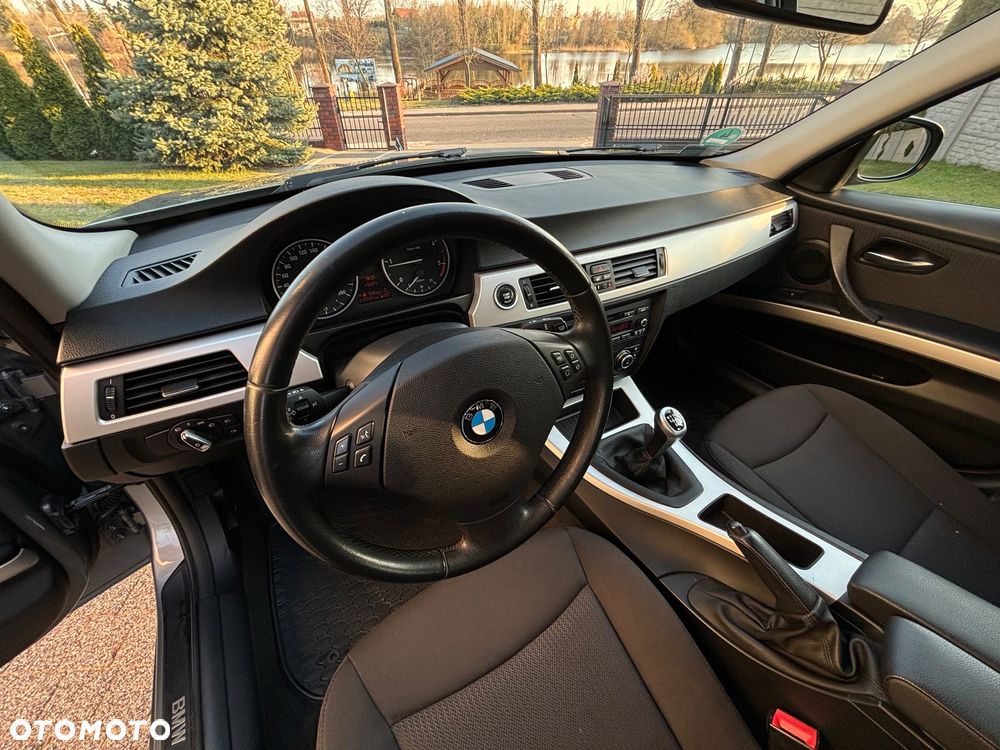 BMW Seria 3 318d DPF Edition Lifestyle - 13