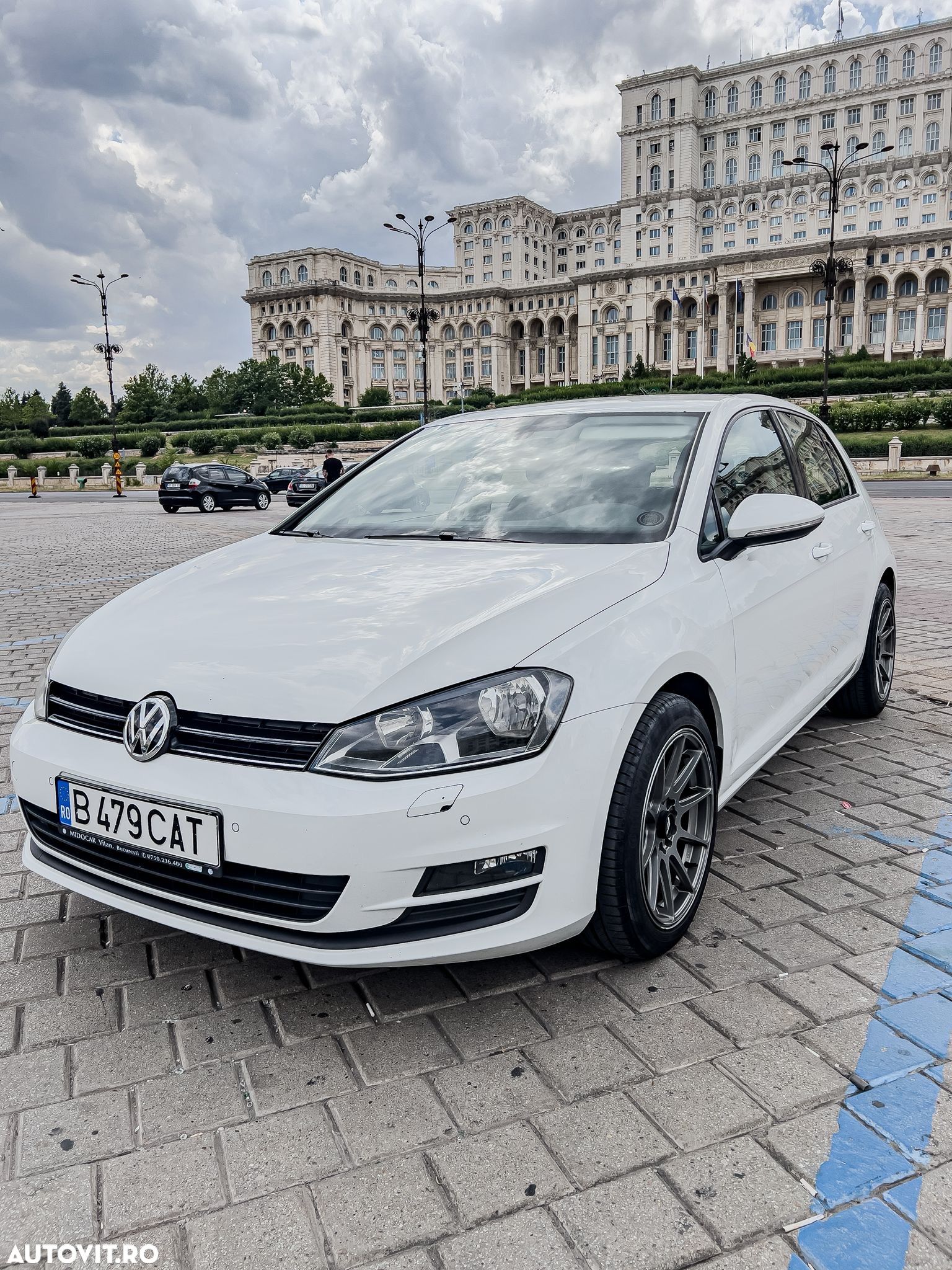 Volkswagen Golf - 1