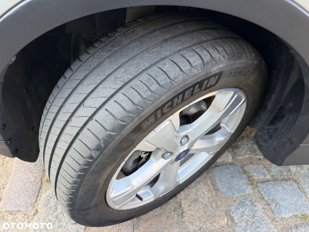 Ford Kuga 2.0 TDCi 2x4 Titanium - 35