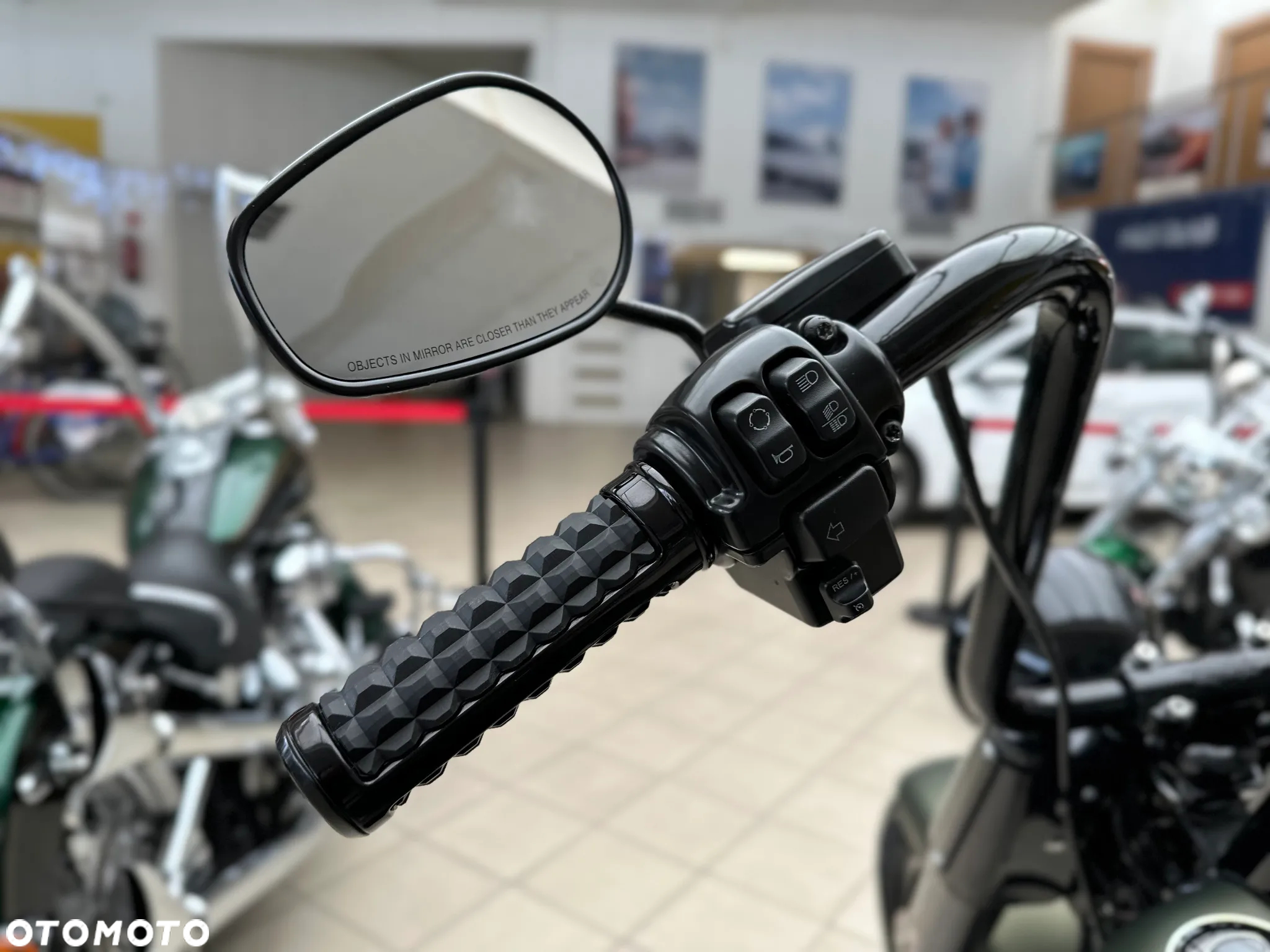 Harley-Davidson Softail Slim - 24