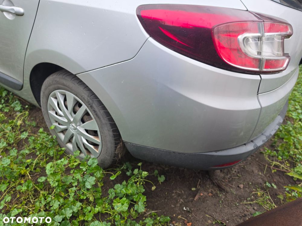 Zderzak  tył  Renault  megane  3 kombi w kolorze  TED69 - 1