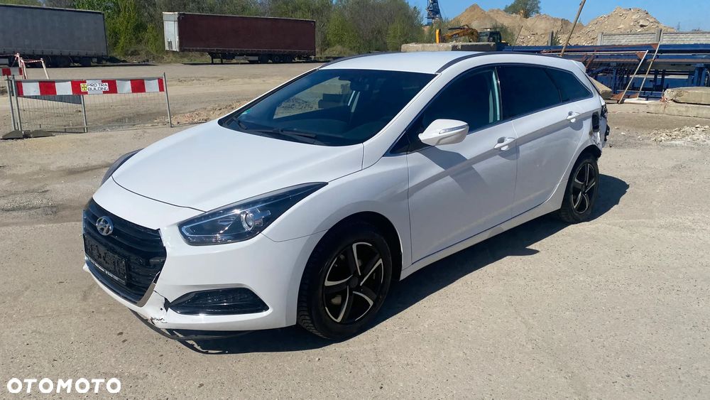 Hyundai i40 Kombi blue 1.6 Family+ - 3