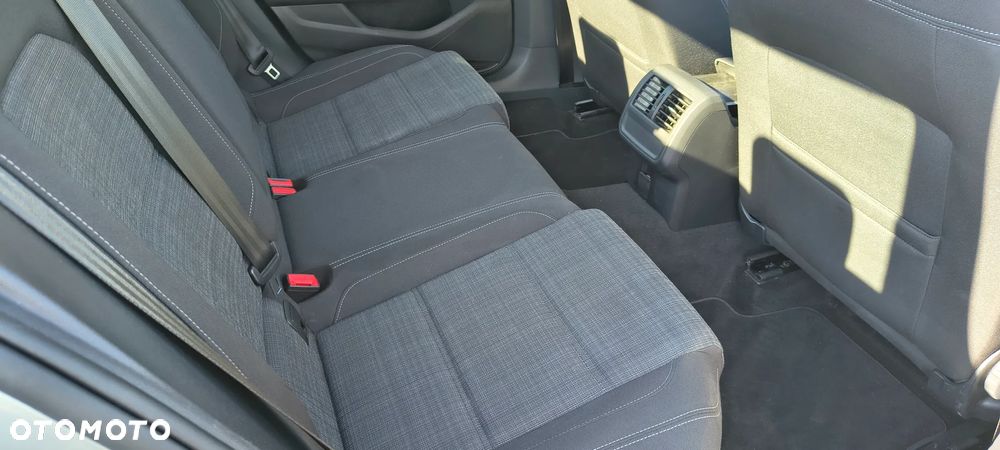 Volkswagen Passat 1.5 TSI EVO Business - 32