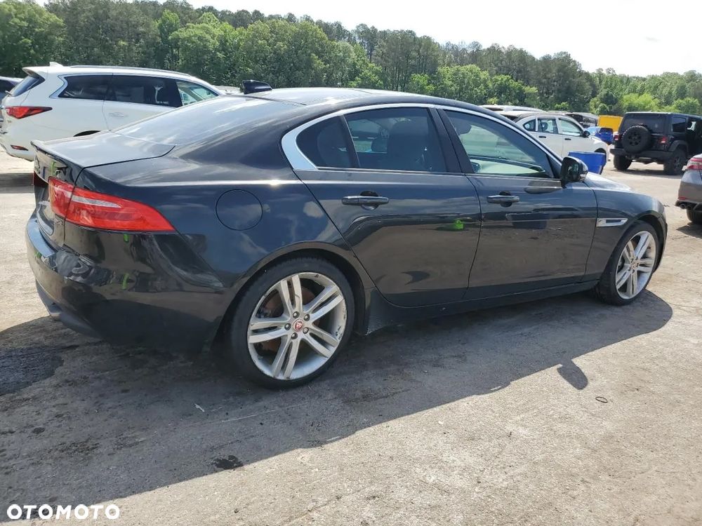 Jaguar XE S - 3