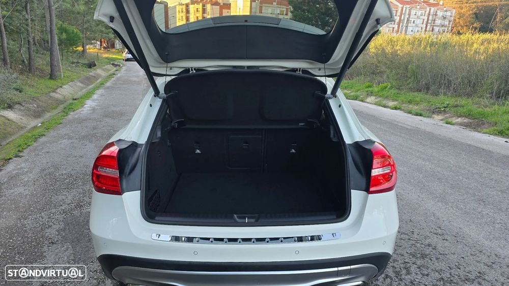 Mercedes-Benz GLA 180 - 33