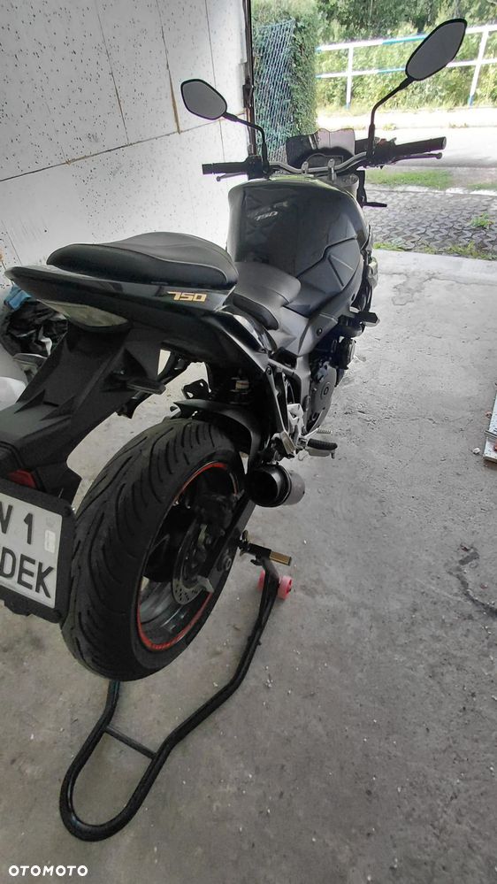 Suzuki GSR - 15