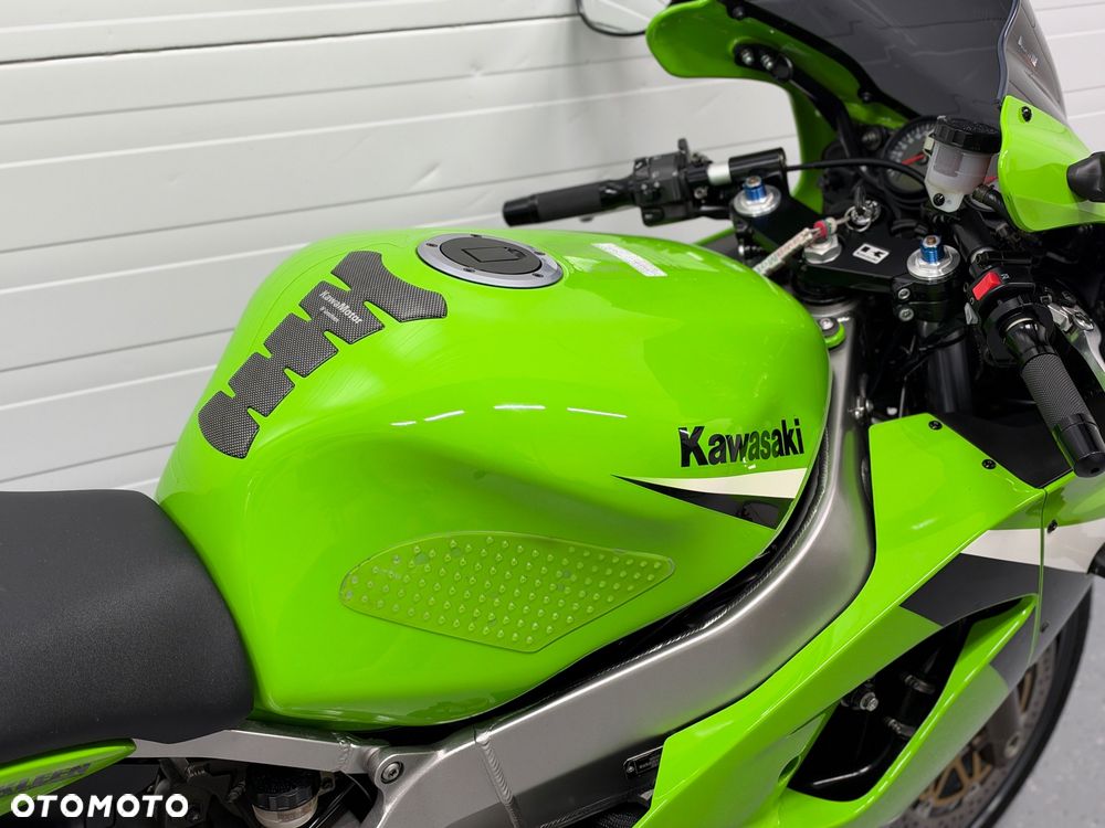 Kawasaki ZXR - 12
