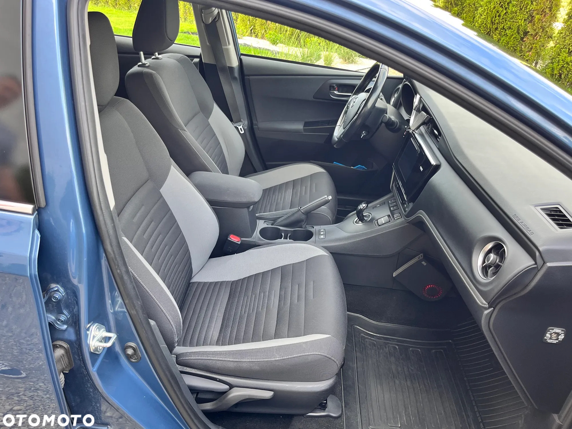 Toyota Auris Hybrid 135 Active - 13