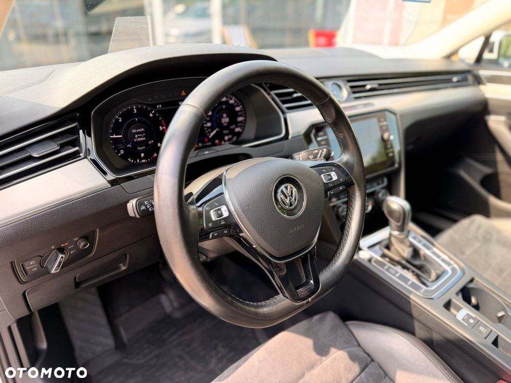 Volkswagen Passat - 19