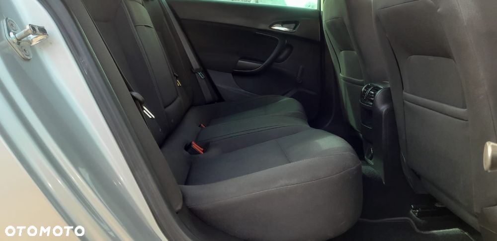 Opel Insignia - 35