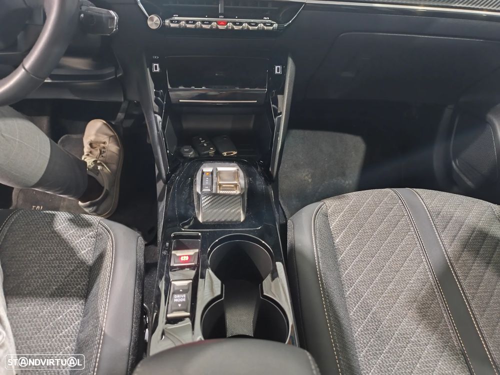 Peugeot 208 1.2 Hybrid Allure e-DCS6 - 9