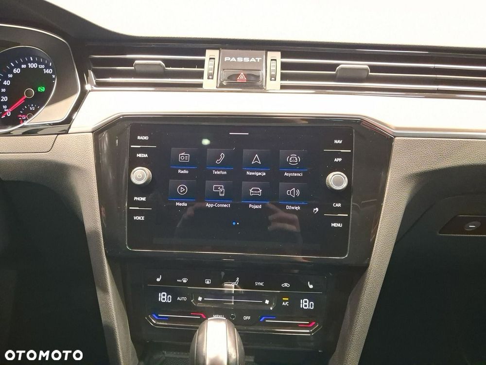 Volkswagen Passat 2.0 TDI Elegance DSG - 19