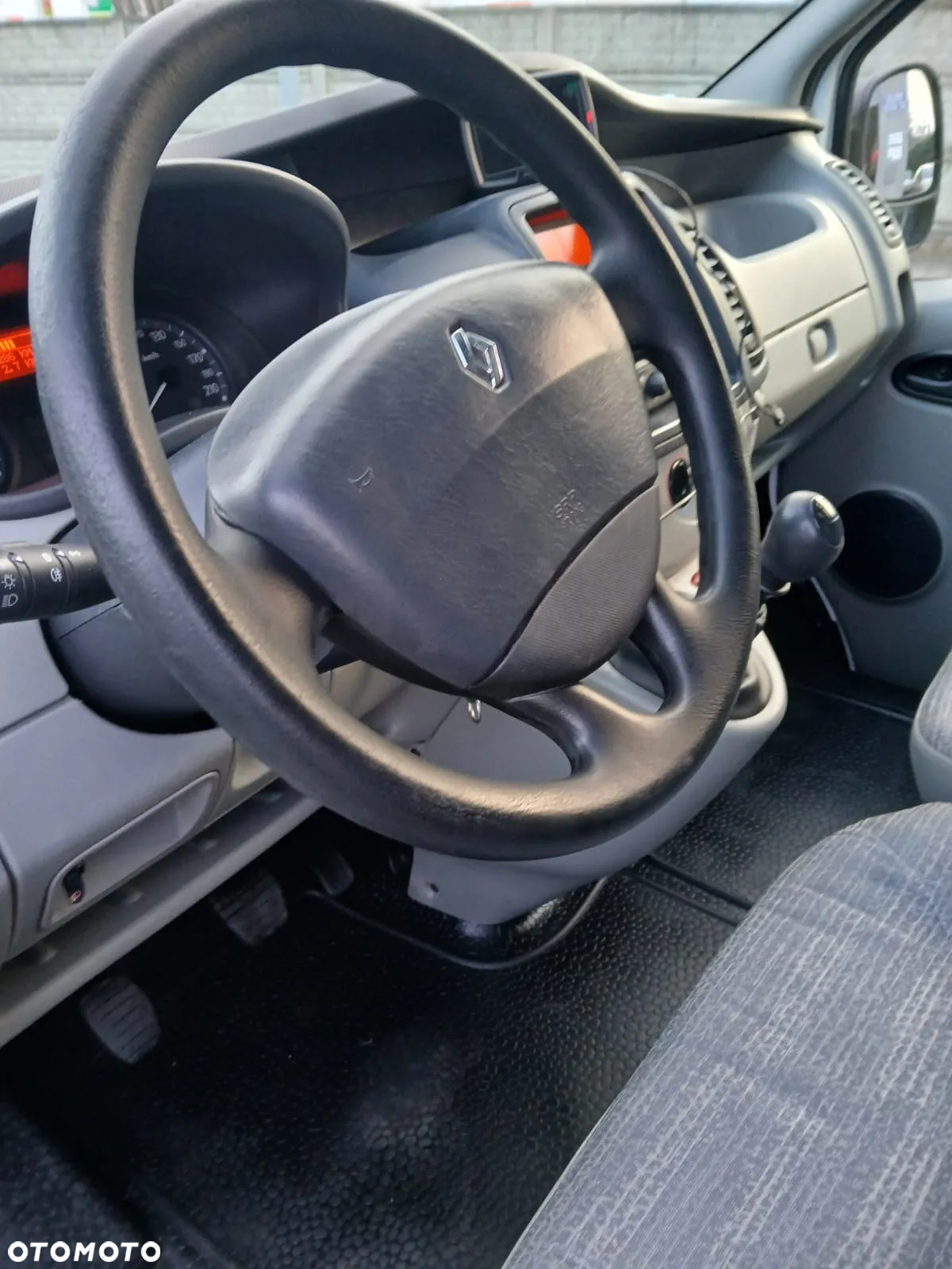 Renault TRAFIC - 35
