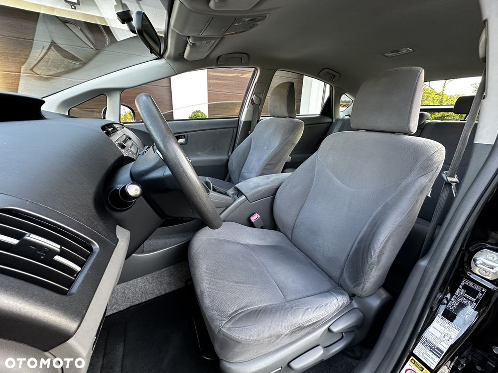 Toyota Prius (Hybrid) - 15