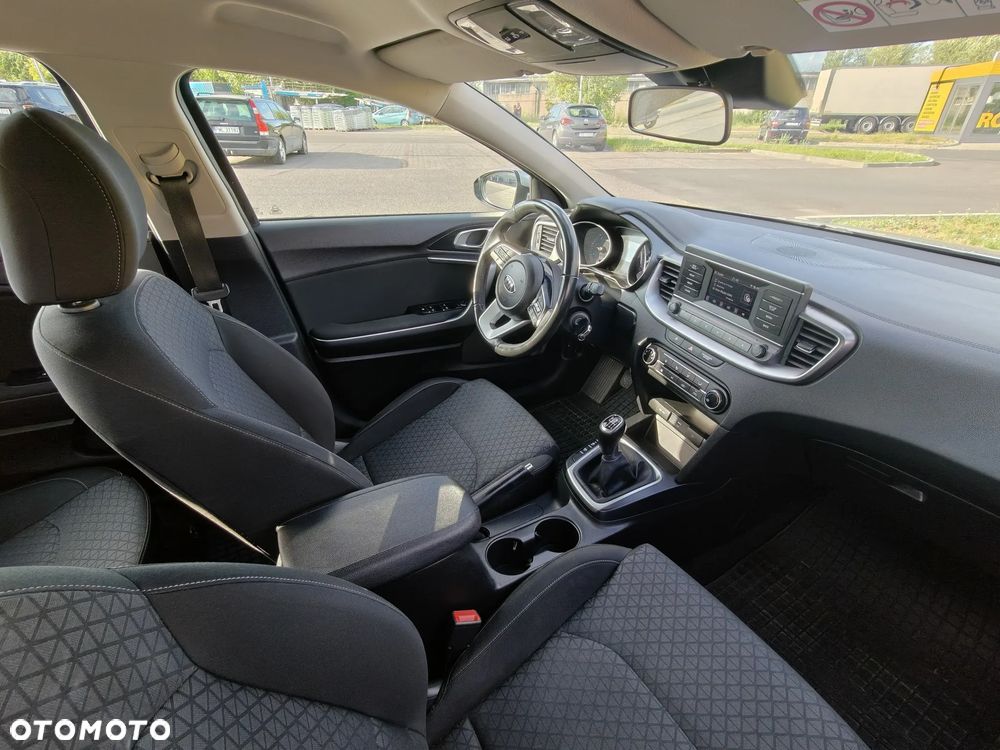 Kia Ceed 1.6 CRDi mHEV L Business Line - 11