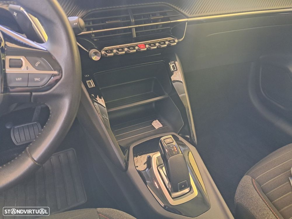 Peugeot 208 1.2 PureTech Allure EAT8 - 8