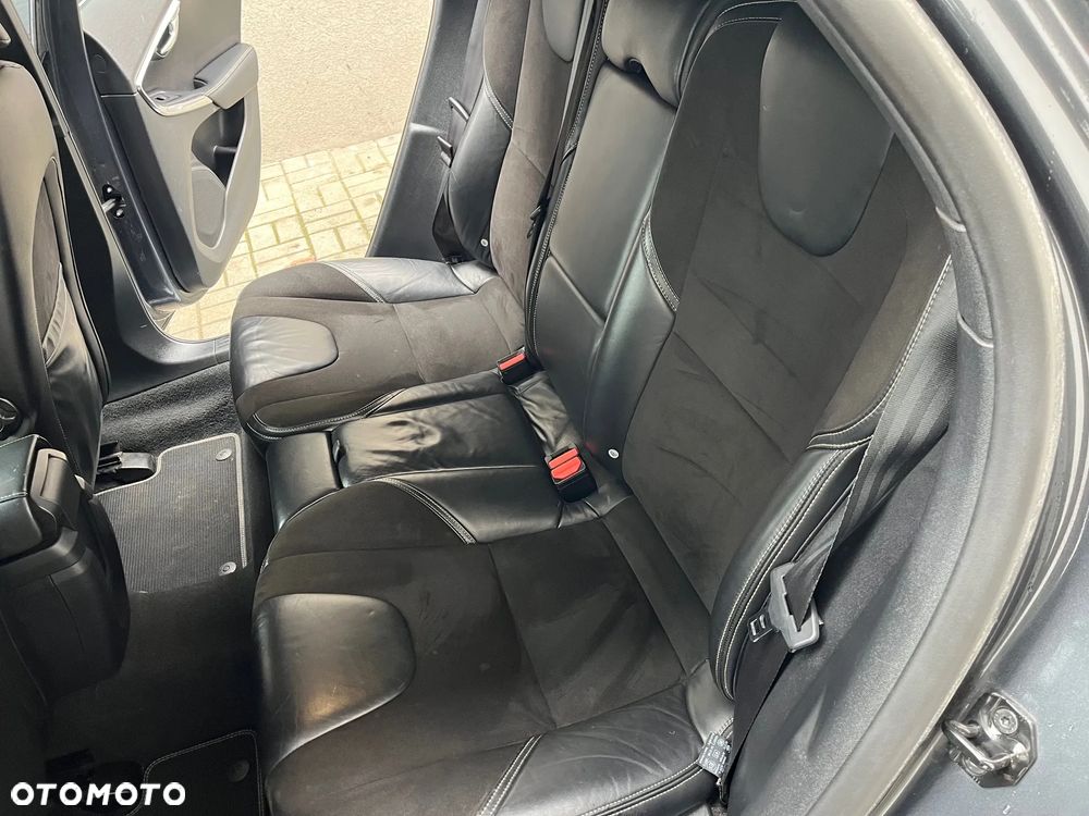 Volvo V40 D3 R Design - 7