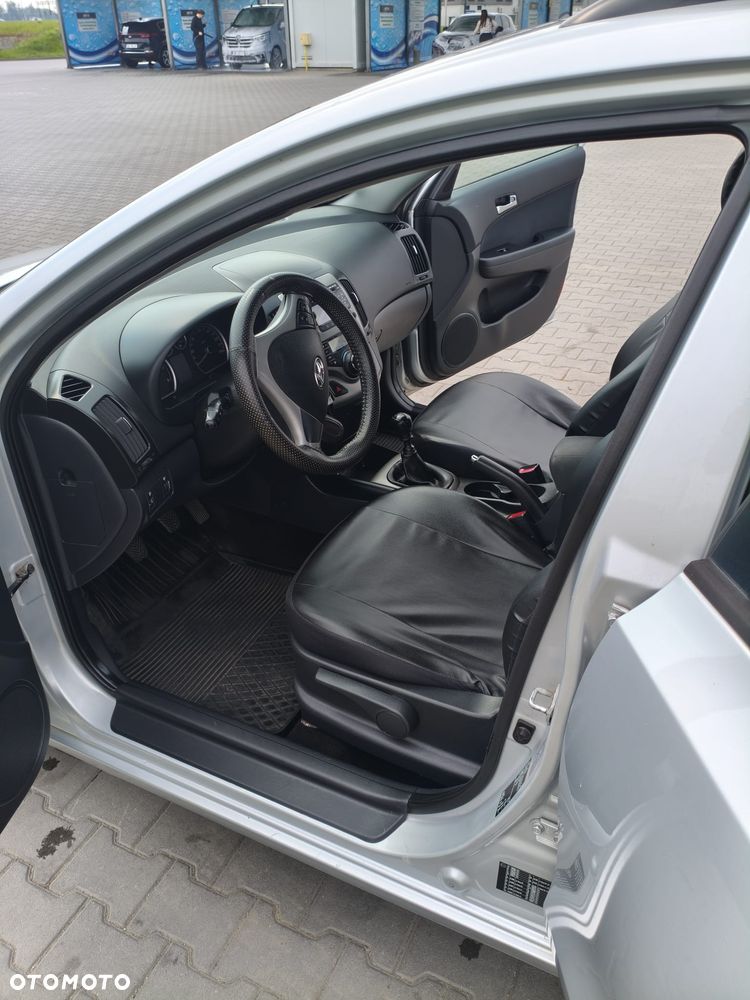 Hyundai i30 1.6 CRDi Classic + World Cup - 17