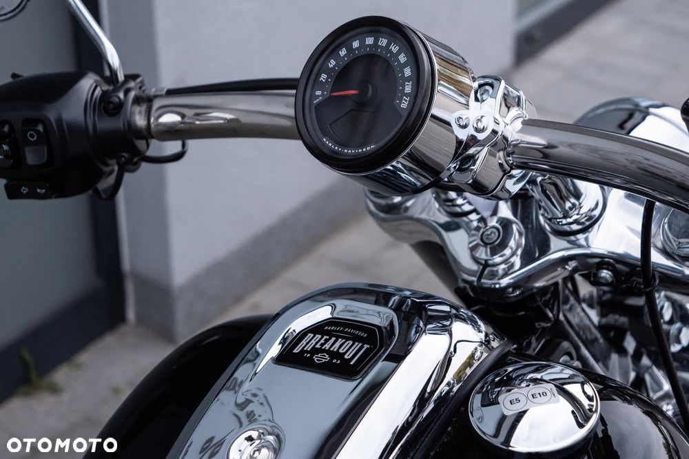 Harley-Davidson Softail Breakout - 9