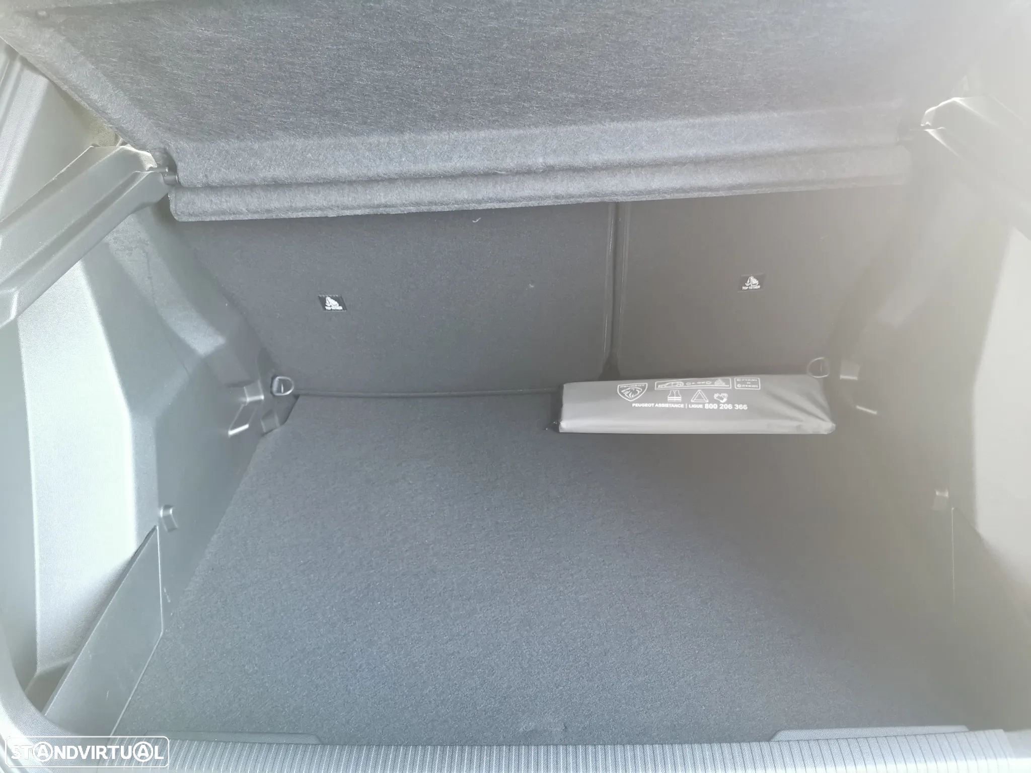 Peugeot 2008 1.2 PureTech Allure - 20