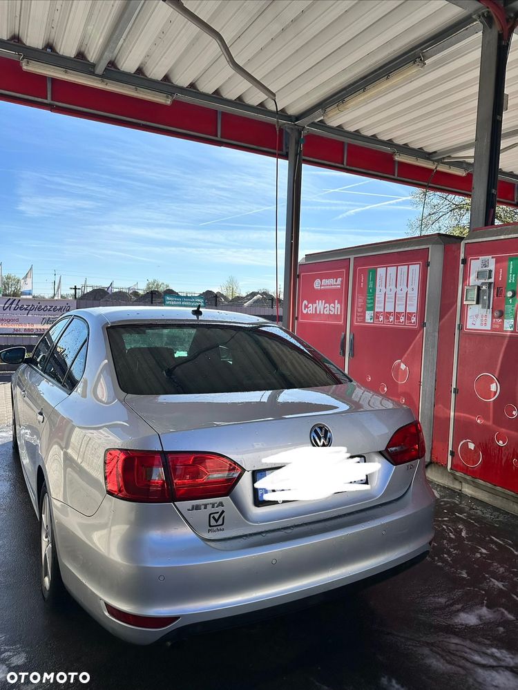 Volkswagen Jetta 1.6 TDI Comfortline - 5