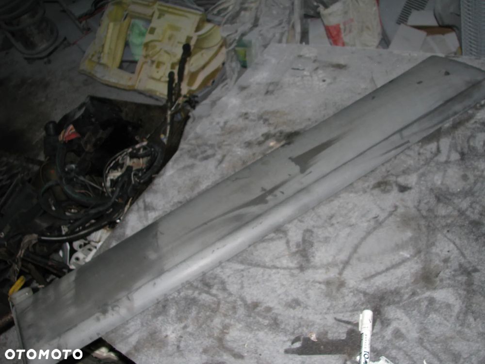 TRAFIC VIVARO II LISTWA BOCZNA PRAWA 8200036075 - 1