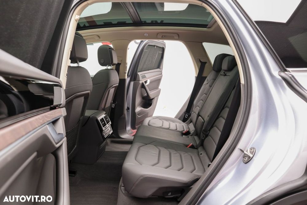 Volkswagen Touareg 3.0 V6 e-Hybrid 4Motion Aut. Elegance - 24