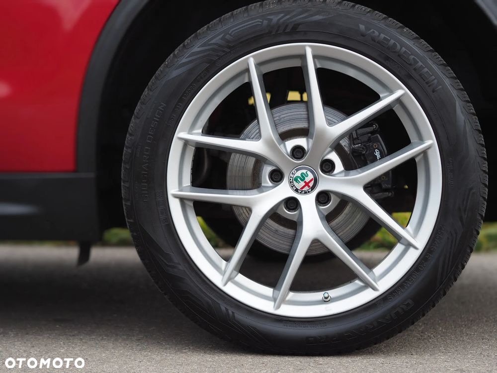 Alfa Romeo Stelvio 2.0 Turbo 16V AT8-Q4 Ti - 16
