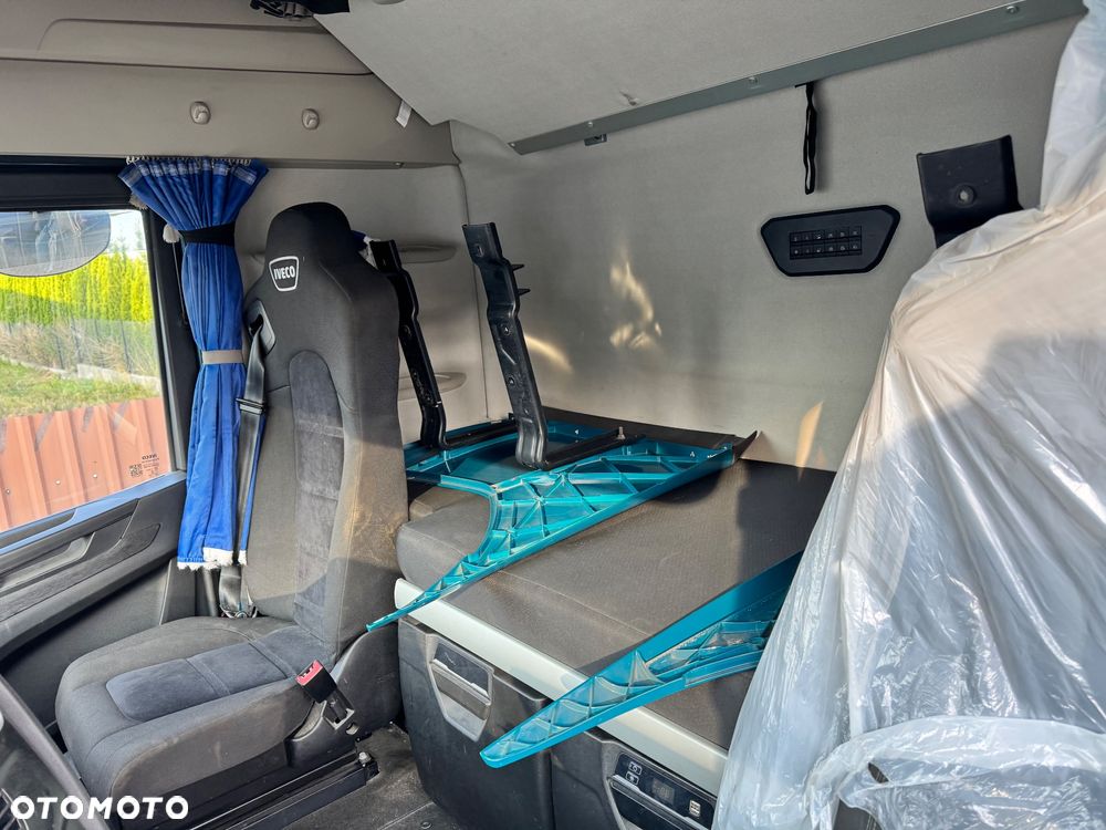 Kompletna kabina Iveco S-Way + stopnice, owiewki i kompletny zderzak - 9
