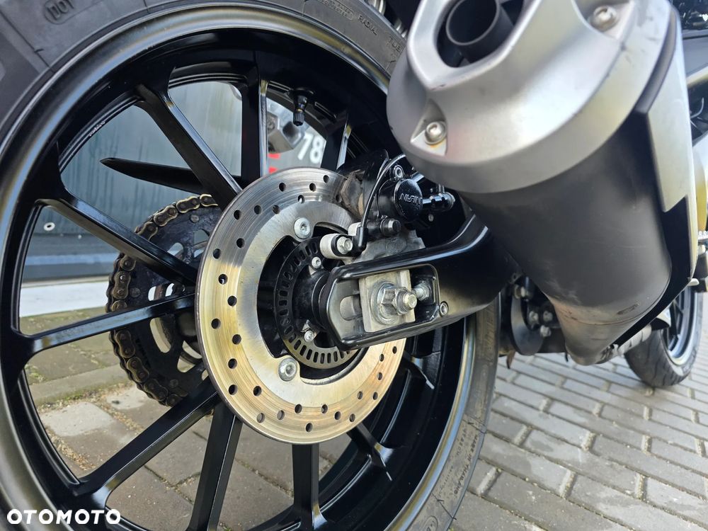 Yamaha YZF - 20