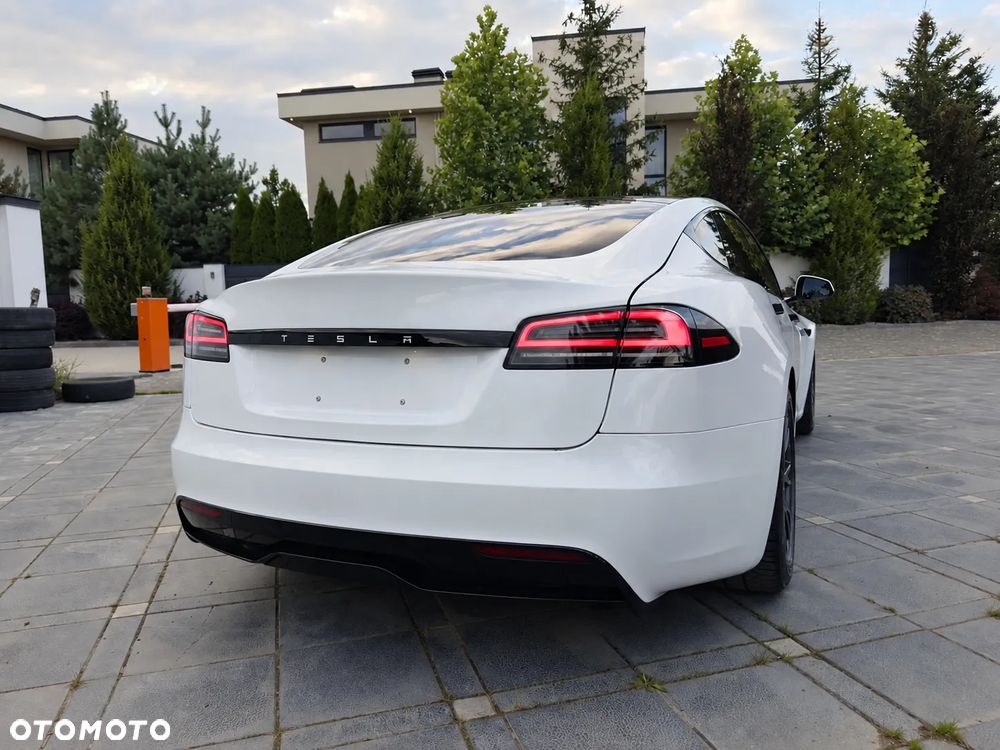 Tesla Model S - 7