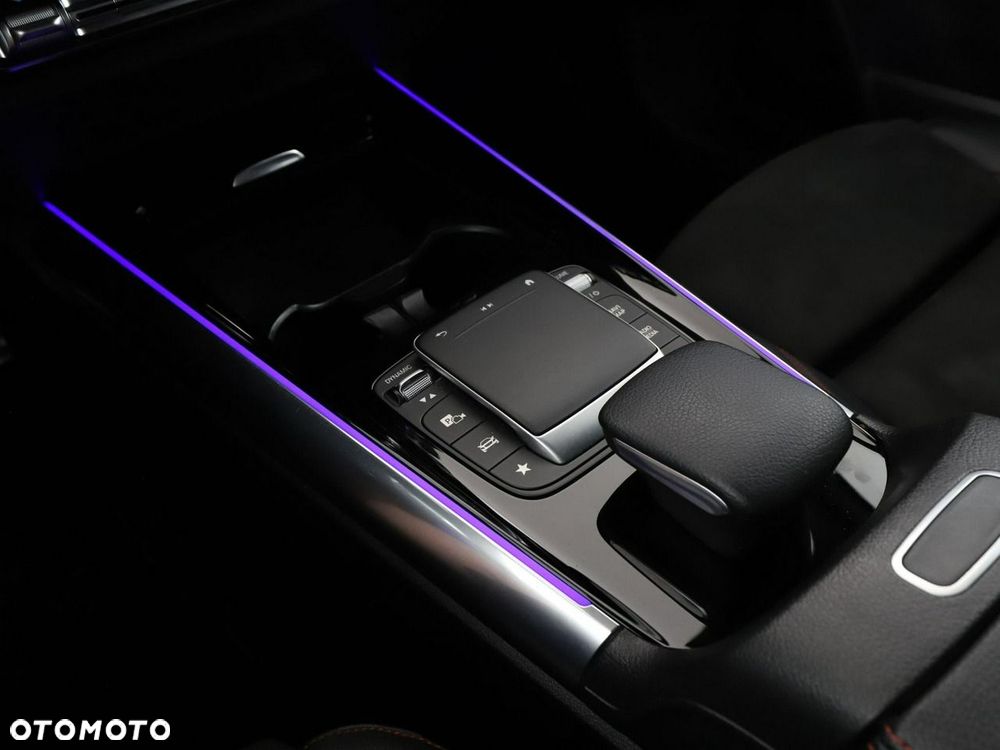 Mercedes-Benz GLA 250 e PHEV AMG Line 8G-DCT - 32