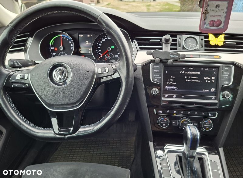 Volkswagen Passat - 33