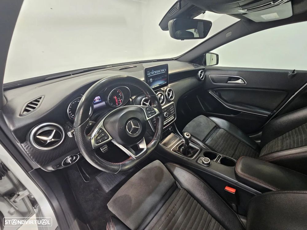 Mercedes-Benz A 180 d AMG Line - 11