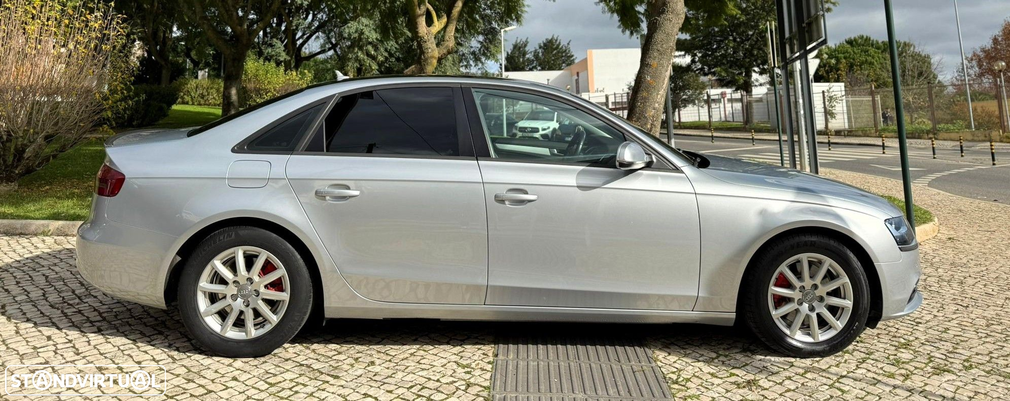 Audi A4 2.0 TDI exclusive - 2