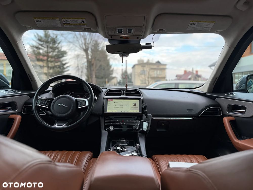 Jaguar F-Pace 30t AWD Portfolio - 19