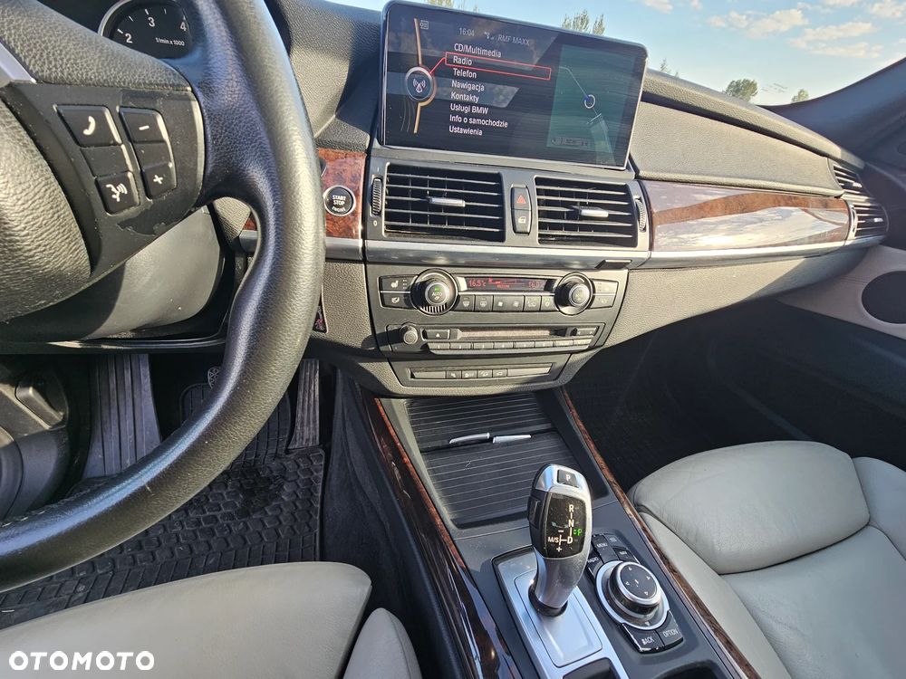 BMW X5 5.0i xDrive - 23