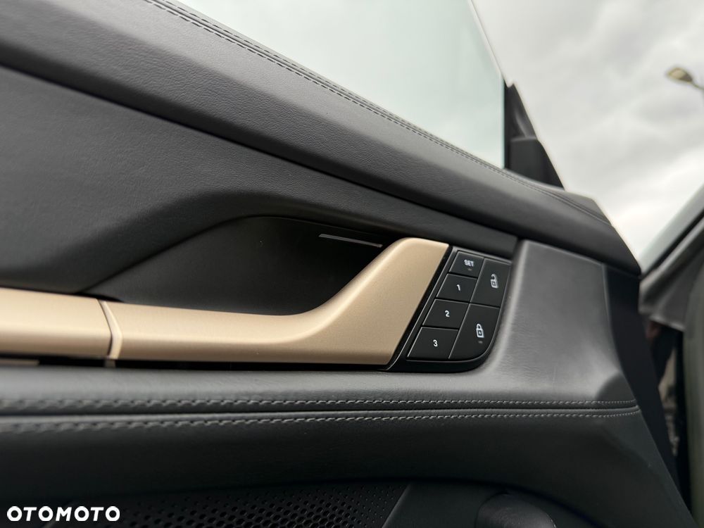 Porsche Taycan Turbo - 27