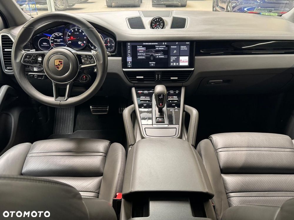 Porsche Cayenne - 22