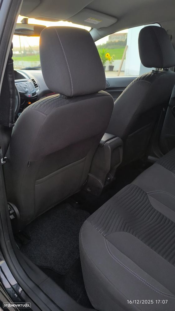 Ford Fiesta 1.0 Ti-VCT Titanium - 38