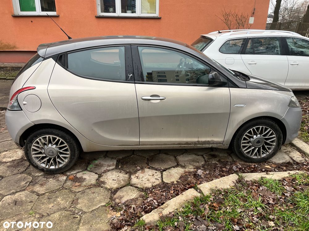 Lancia Ypsilon 0.9 Platinum S&S - 8