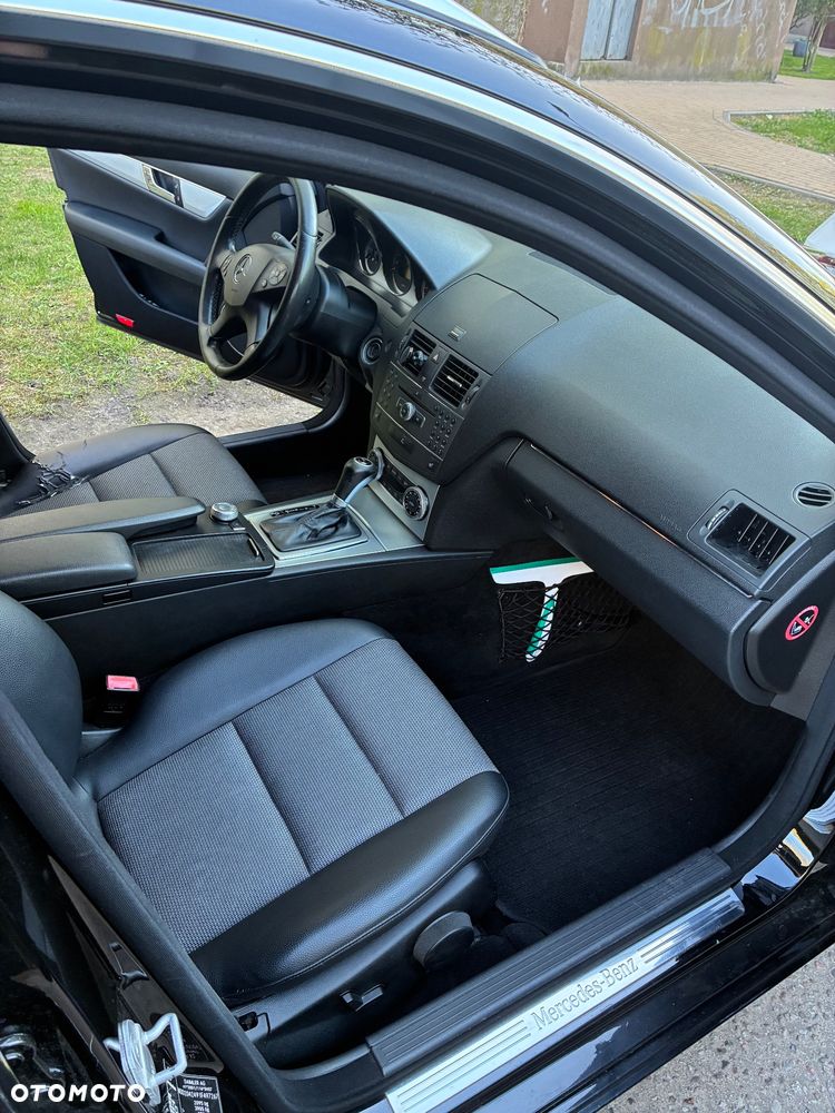 Mercedes-Benz Klasa C 180 CGI Automatik BlueEFFICIENCY Elegance - 12