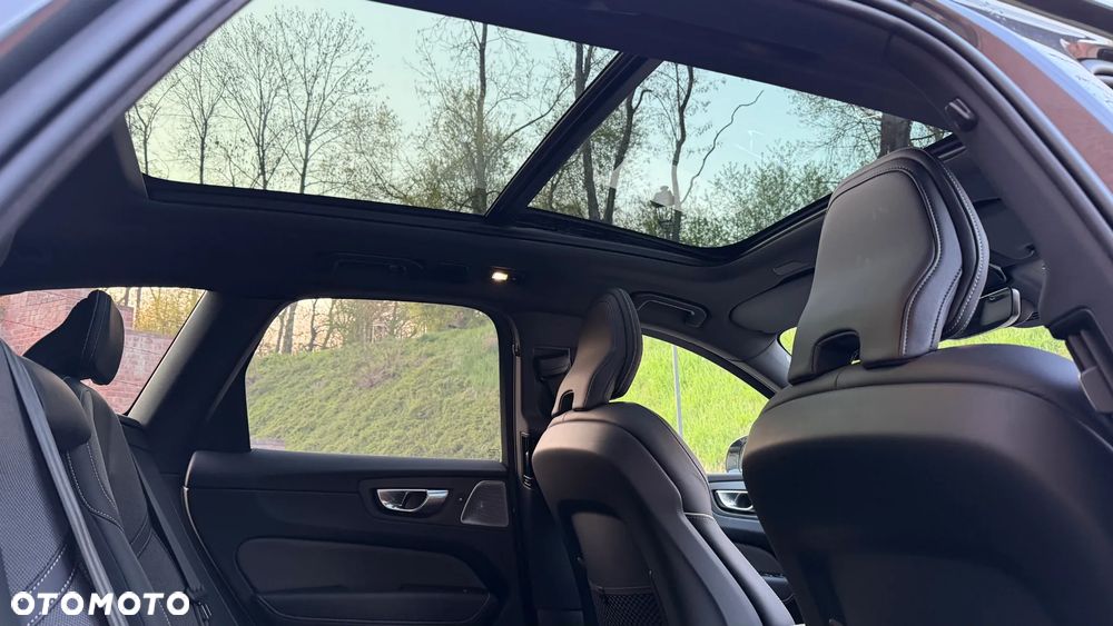 Volvo XC 60 B5 B AWD Ultra Dark - 17